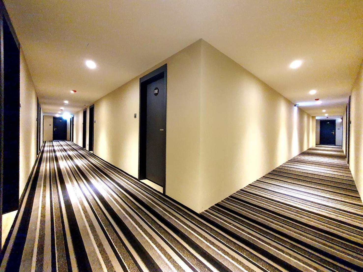 Dahua Hotel Цзілун Екстер'єр фото