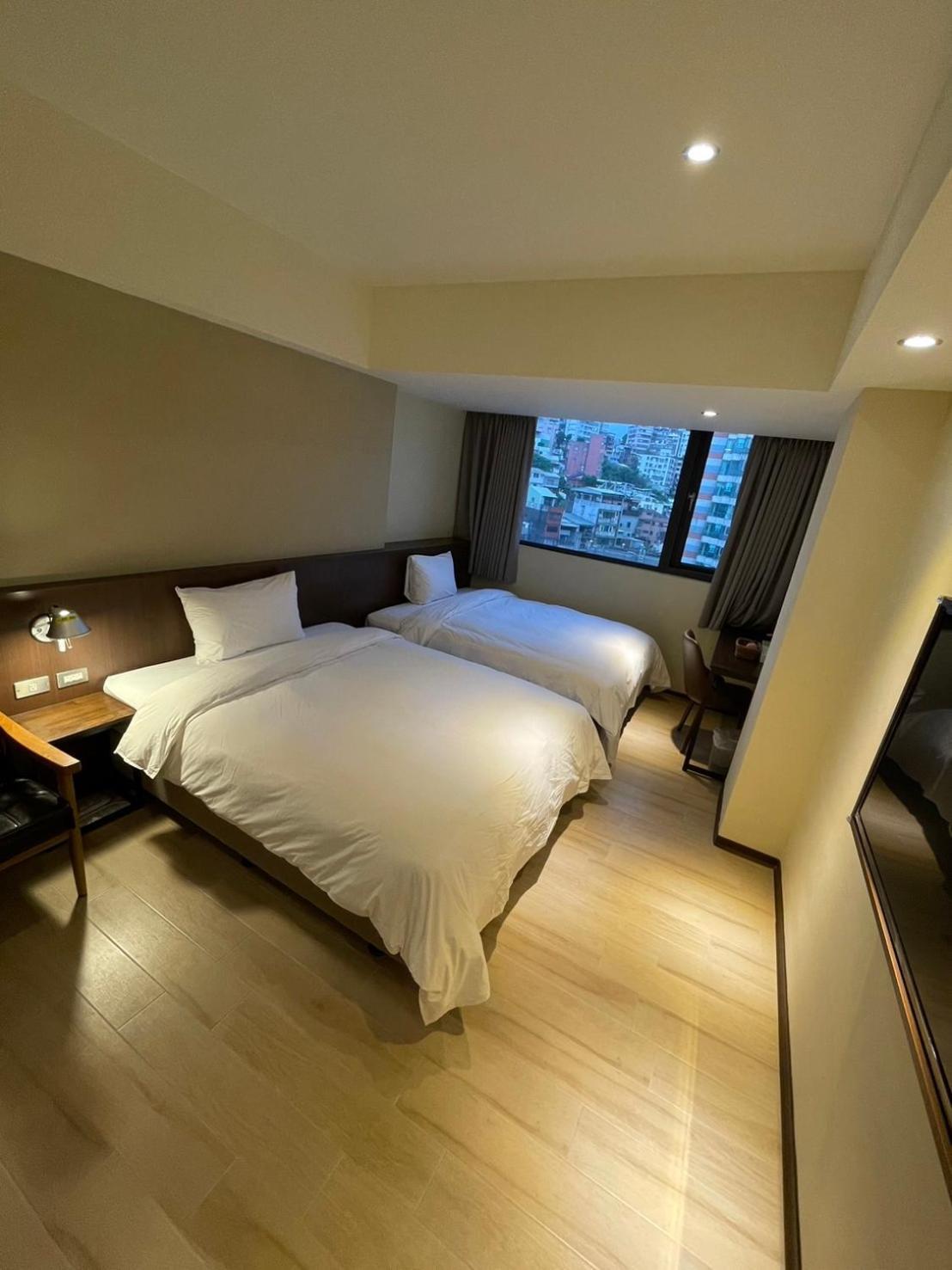 Dahua Hotel Цзілун Екстер'єр фото